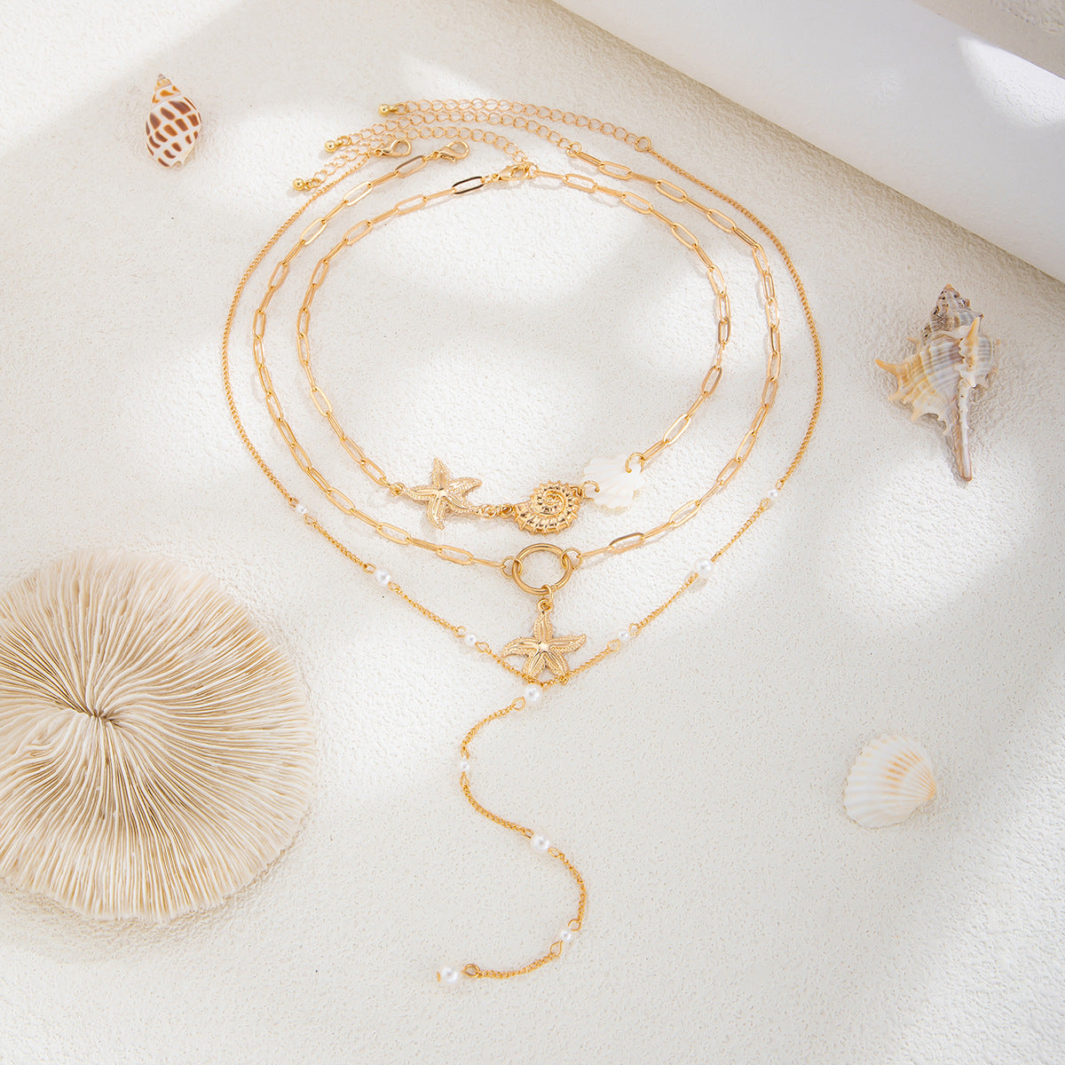 European and American cross-border ocean-themed ins style seashell, starfish, and conch necklace for women; fashionable imitation pearl and pebble chain necklace.