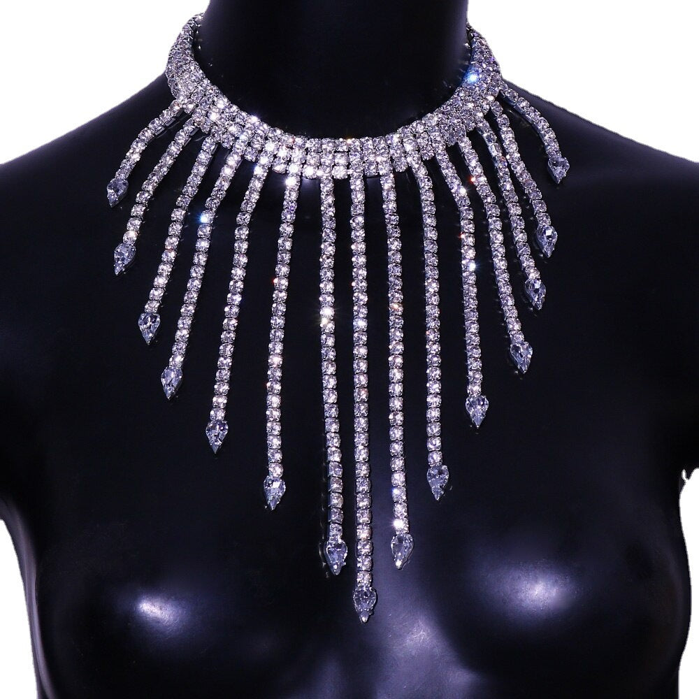 A unique, sparkling, full-diamond tassel necklace in the style of European and American fashion, featuring teardrop rhinestones.